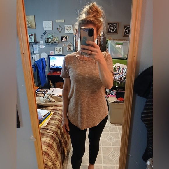 🎈24/7🎈BUY 1 GET 1 FREE ALL LISTINGS🎈Sparkly Flowy Top Sz M - Picture 1 of 16